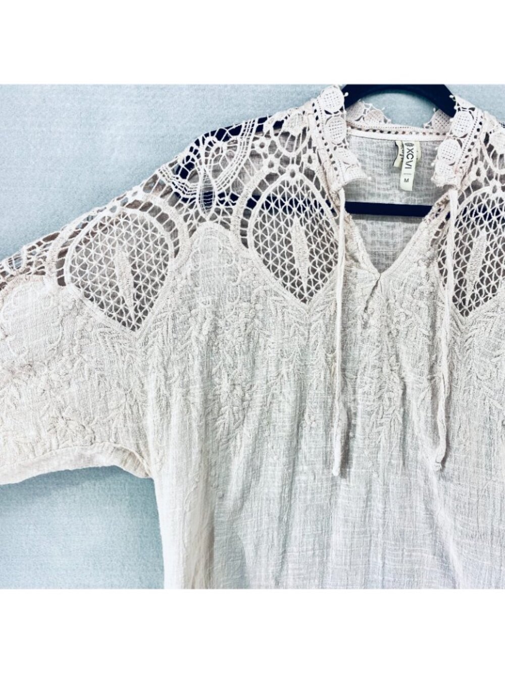 XCVI Top Womens M Blush Cotton Chambray Blouse Crochet Sleeve Boho Granola - Picture 4 of 14
